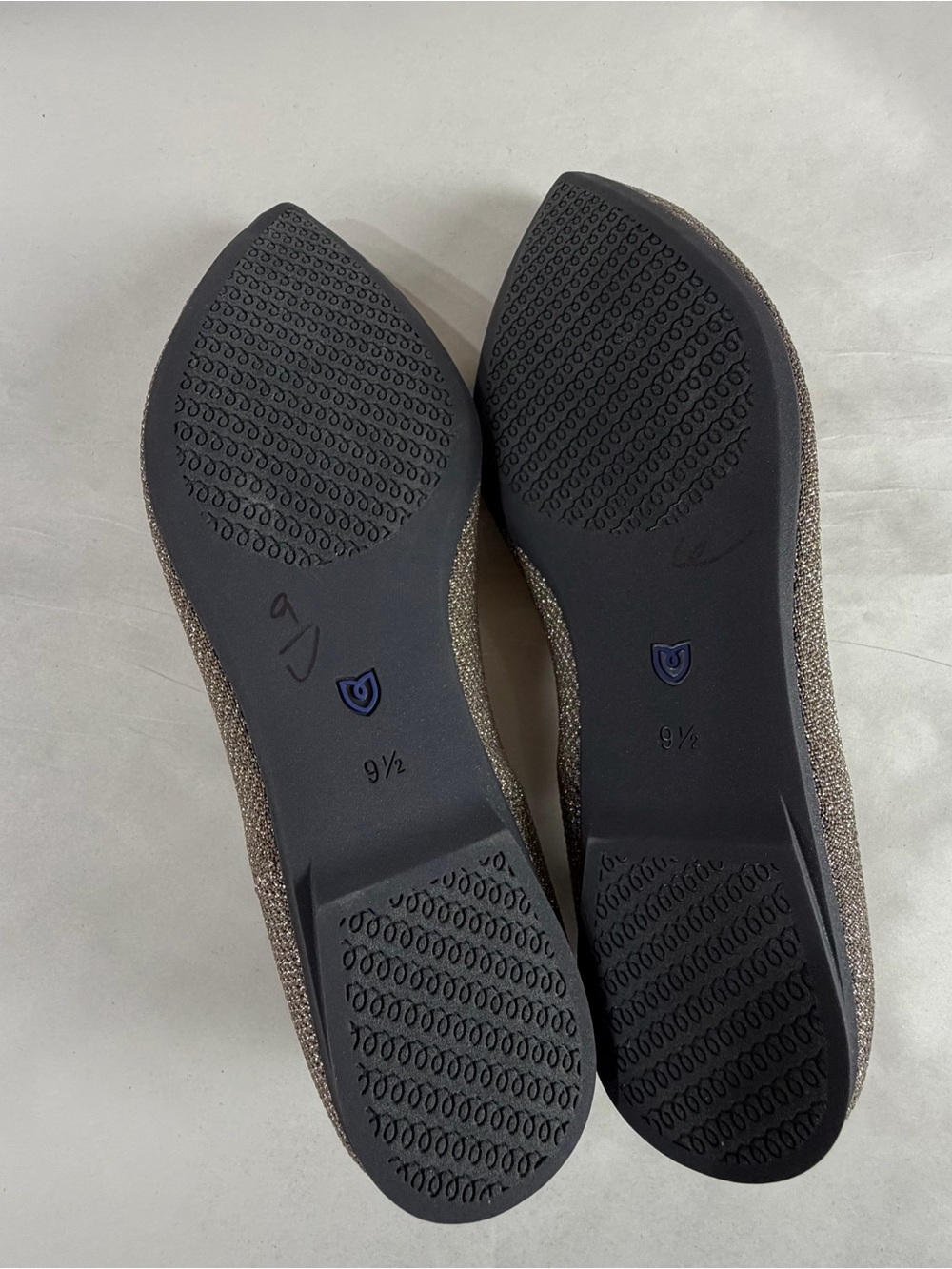 Rothys Pointed Toe Women's Flats in Metallic Taupe with Blue Trim 9.5 - Picture 8 of 8